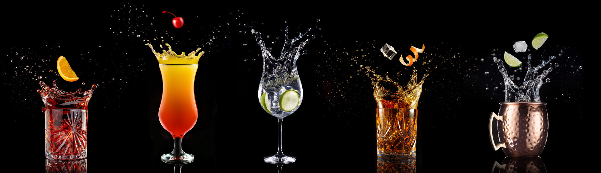 Fünf Cocktails mit Spritzern